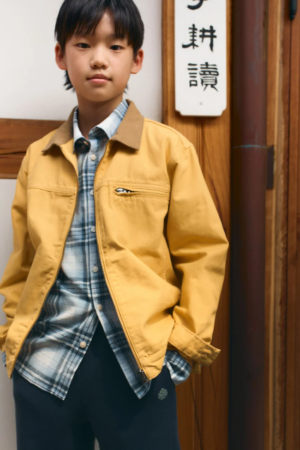 Chaqueta con cuello de pana